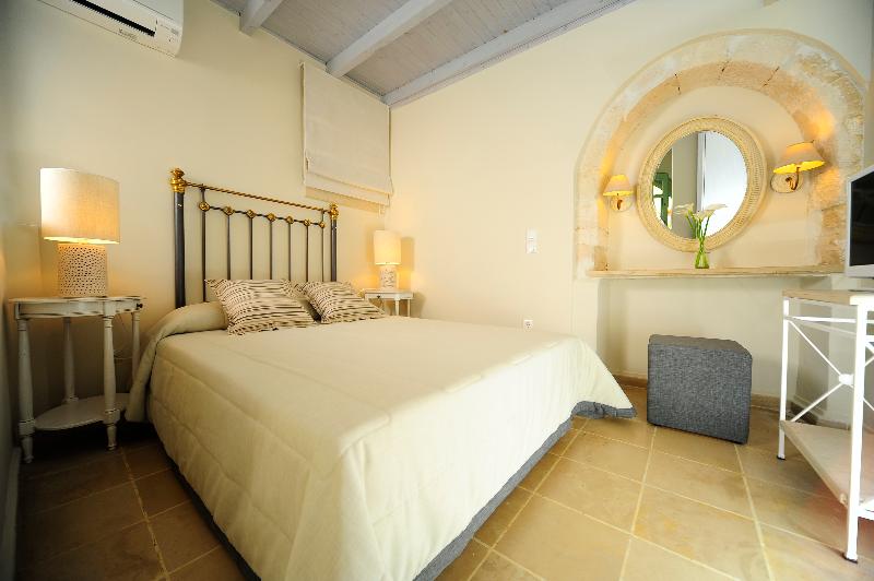 ジュニアスイート, Mythos Suites Boutique