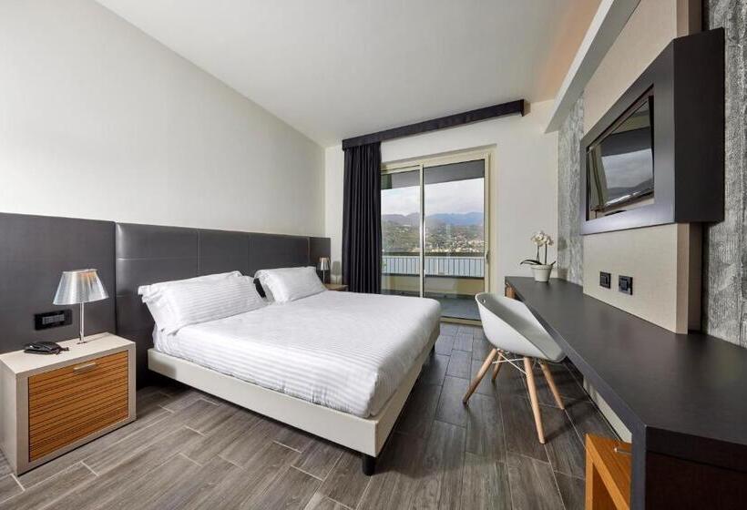 Номер Deluxe Вид на Озеро, Park Hotel Casimiro