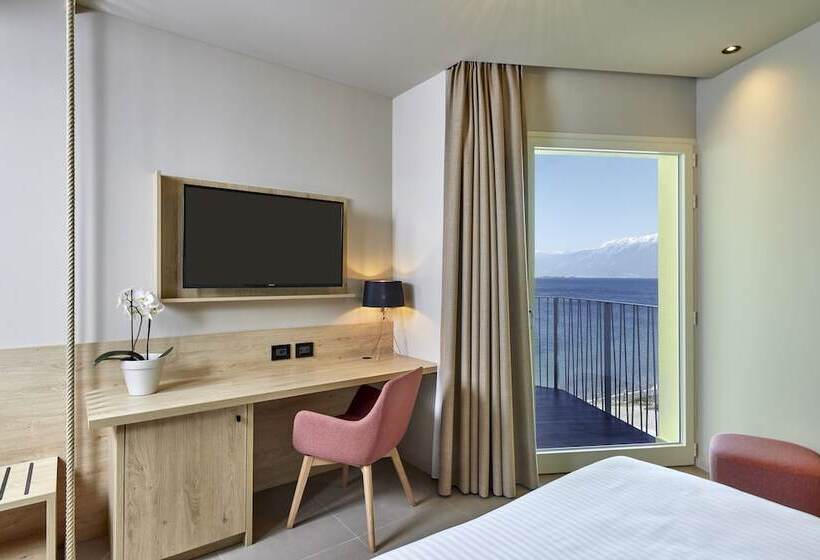 Номер Deluxe Вид на Озеро, Park Hotel Casimiro