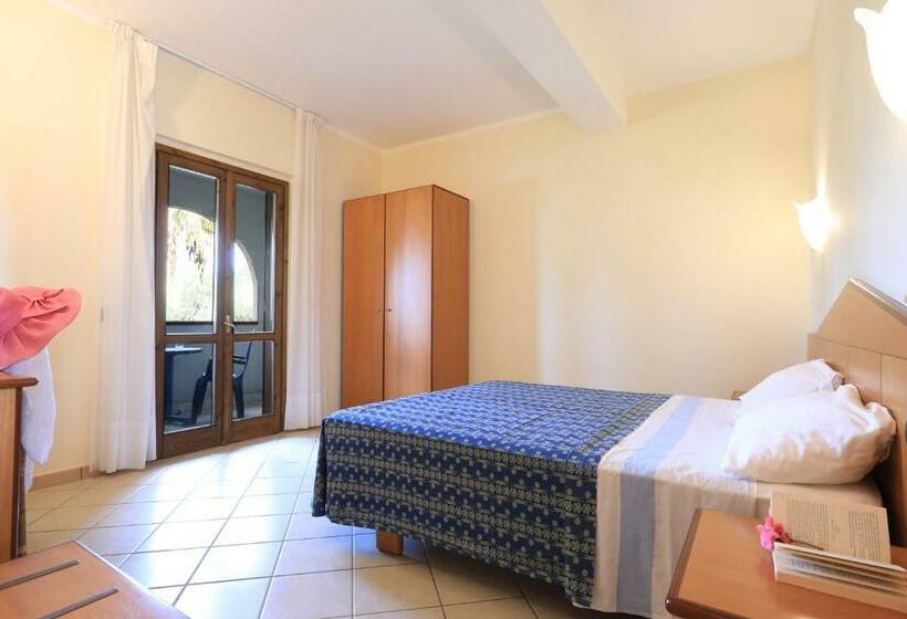 غرفة عائلية مطلّة علي الحديقة, Villaggio Torre Ruffa Robinson