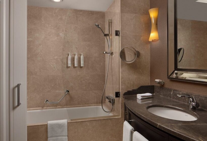 اتاق سوپریور با چشم‌انداز دریا, Istanbul Marriott Pendik