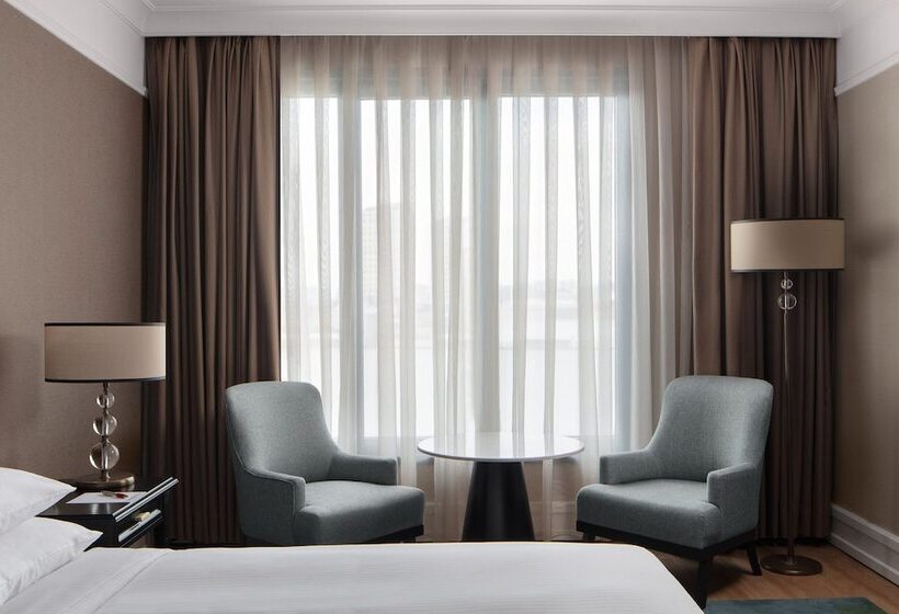 اتاق سوپریور با چشم‌انداز دریا, Istanbul Marriott Pendik
