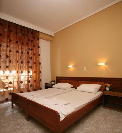 Economy Triple Room, Liberty 1