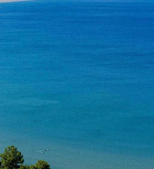 سوییت جونیور با چشم‌انداز دریا, Lindos Blu Luxury Hotel Adults Only