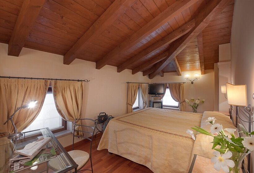اتاق اکونومی, Marco Polo