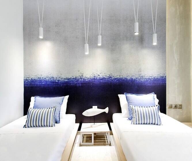 اتاق راحتی, Privee Santorini