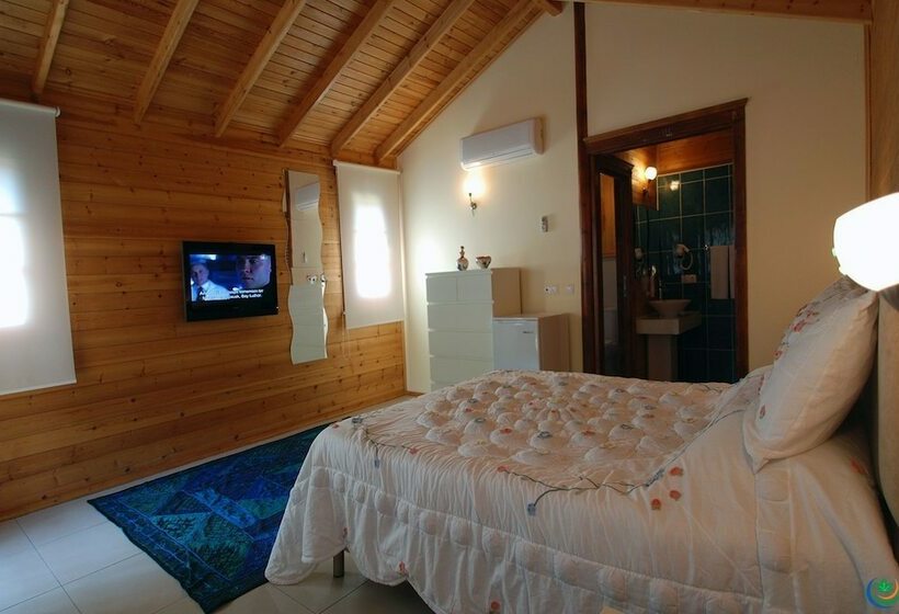بانگلوی استاندارد, The Bay Beach Club