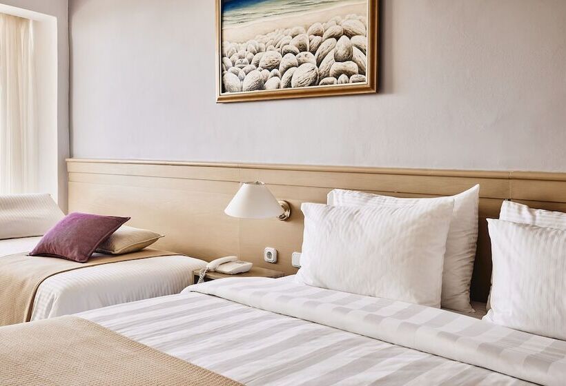 اتاق استاندارد سه نفره با چشم‌انداز کنار دریا, Tylissos Beach Hotel   Adults Only