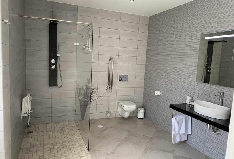 适合残疾人士使用的带超级大床的标准间, Carvoeiro B&b And Spa