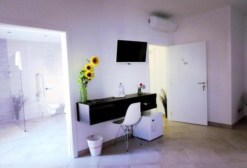 适合残疾人士使用的带超级大床的标准间, Carvoeiro B&b And Spa