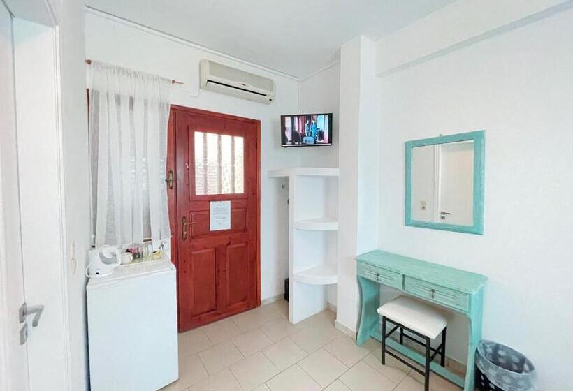 اتاق راحتی سه تخته, Villa Dima