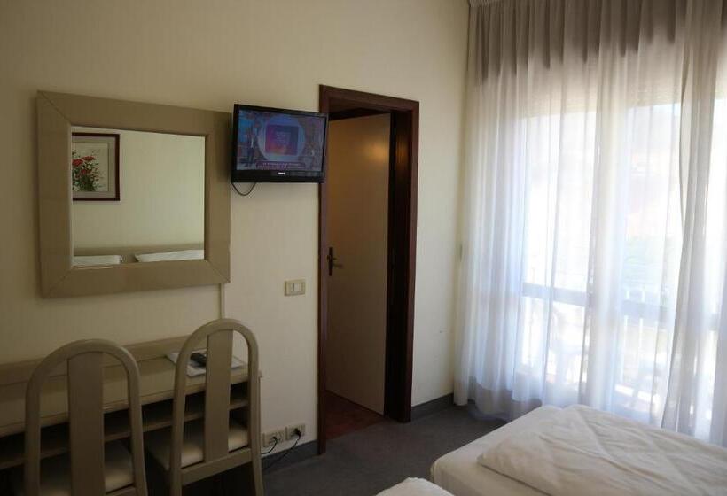 Quarto Triplo Estandar, Bristol
