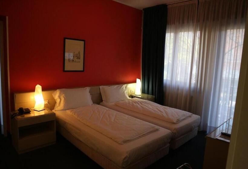 Quarto Familiar, Bristol
