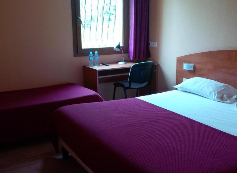 Номер Стандарт Трехместный, Prim Hotel Reims