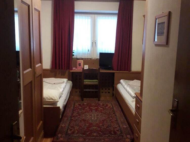 اتاق اکونومی, Villa Emilia