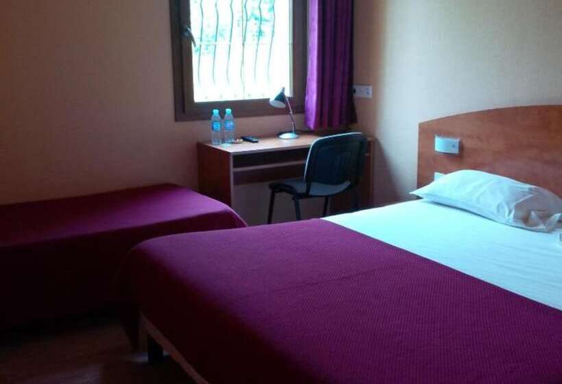 Номер Стандарт Трехместный, Prim Hotel Reims