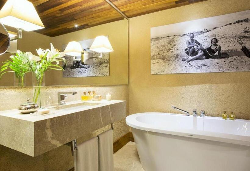 اتاق لوکس با چشم‌انداز دریا, Cap Rocat, A Small Luxury Hotel Of The World