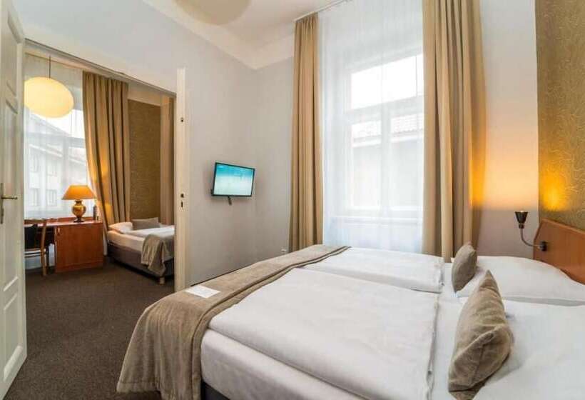 Quarto Quádruplo Estandar, Metropolitan Old Town Hotel   Czech Leading Hotels