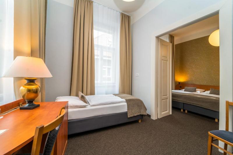 Quarto Triplo Estandar, Metropolitan Old Town Hotel   Czech Leading Hotels