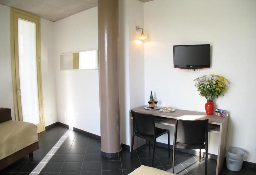 سوییت جونیور, 6 Porte Guesthouse