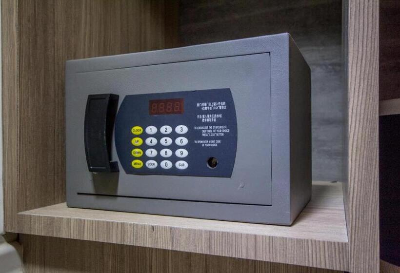 디럭스 트리플 룸, Chariton Hotel Alma