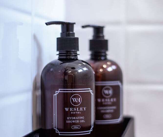 高级客房, Wesley