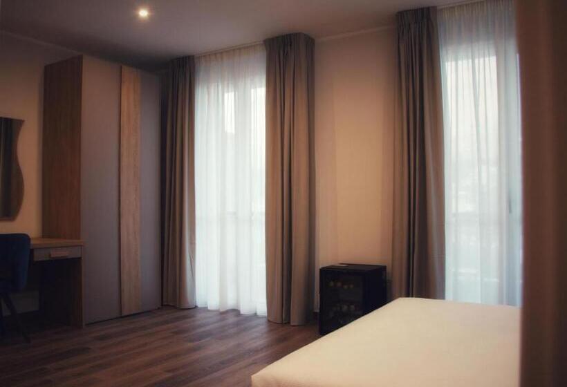 Quarto Estandar, Lumarooms B&b