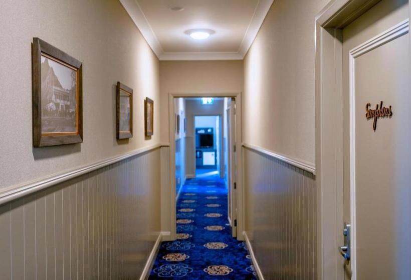 스위트, The Com Plex Motel