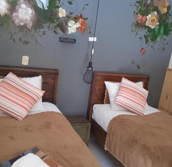 اتاق استاندارد, Adrian′s House Hostal