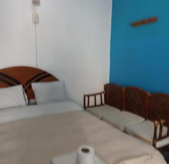 اتاق استاندارد چهار تخته, Adrian′s House Hostal