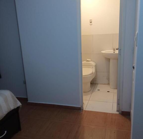 اتاق استاندارد با بالکن, Adrian′s House Hostal