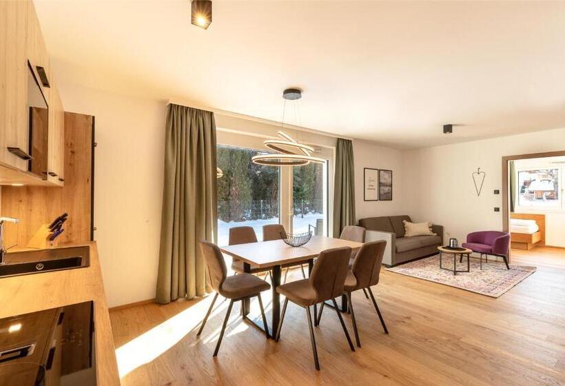 带1个卧室的带阳台的公寓, Lisal Appartements