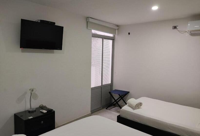اتاق استاندارد سه نفره, Escala