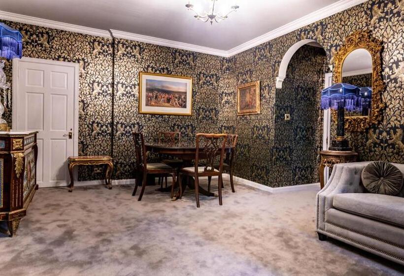 سوئیت 2 خوابه, Melville Castle