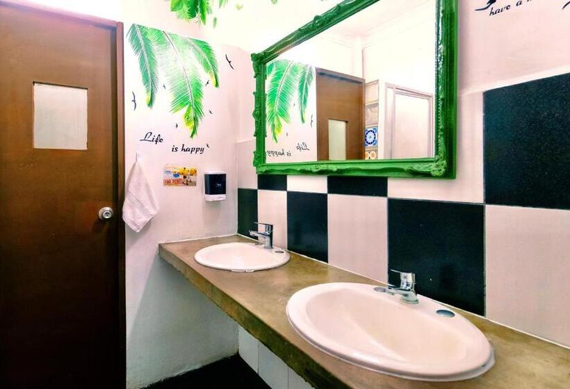 이코노미 룸, The Secret Garden Hostel