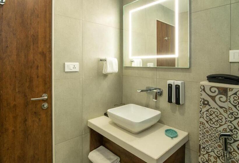 استودیوی استاندارد, The Avatar Hotel & Convention