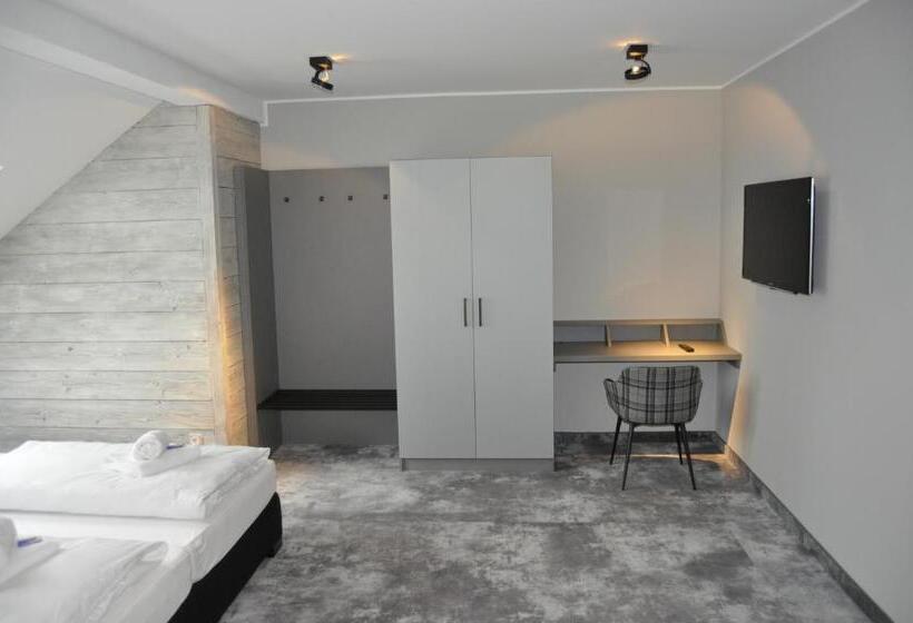 سوییت جونیور, Strandberg S Designhotel Viktoria