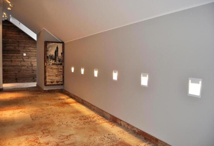 سوییت جونیور, Strandberg S Designhotel Viktoria