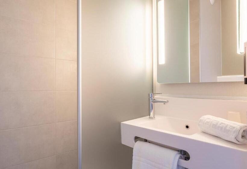 Четырехместный Номер Стандарт, B&b Hotel Saint Martin De Crau Alpilles Camargue