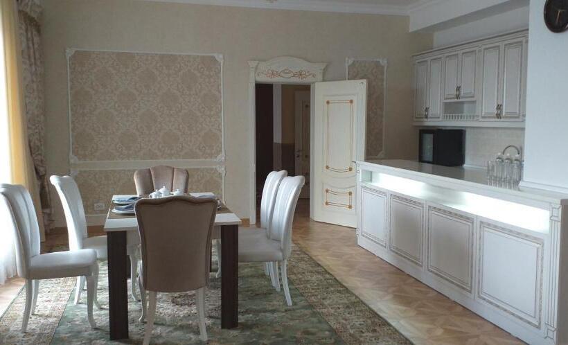 سوئیت با بالکن, Park Hotel Al Bustan