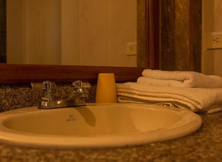 Четырехместный Номер Стандарт, Puerto Quito Lodge