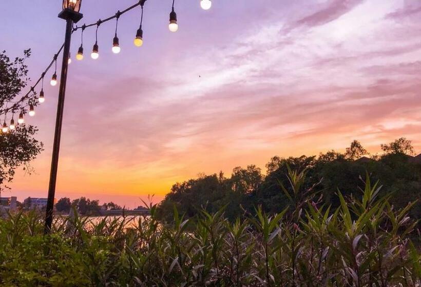 اتاق استاندارد با چشم‌انداز کوهستان, Usabai Riverside Boutique