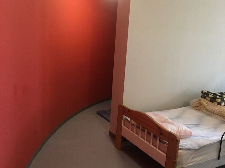 Номер Стандарт, Narita Airport Samurai Hostel