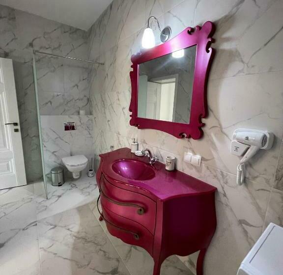 Апартаменты 1 Спальня Нижний Этаж, Boutique Hotel Enjoy