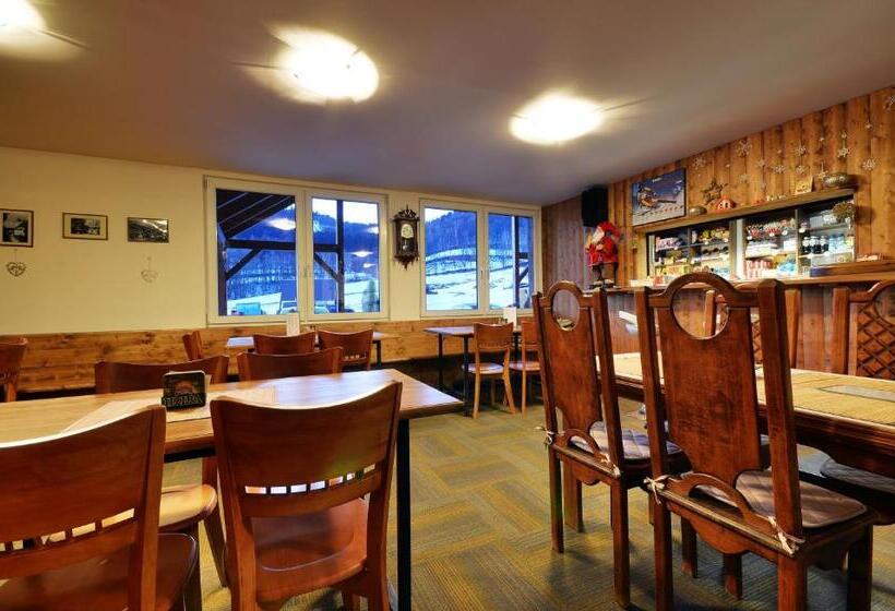 Четырехместный Номер Стандарт, Penzion A Apartmány Skipark Hraběšice