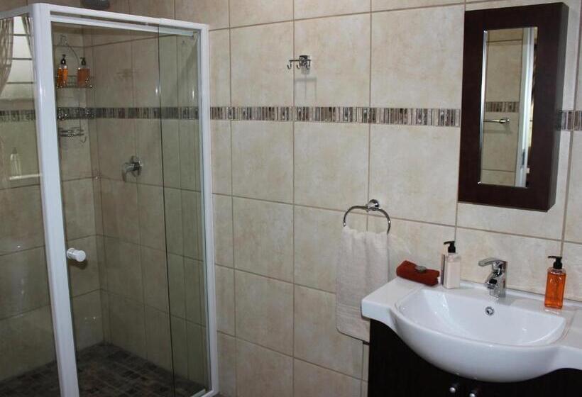 Номер Стандарт с Балконом, Waterfront Guest House