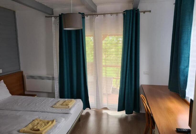 디럭스 룸, Pensiunea Gernik 100