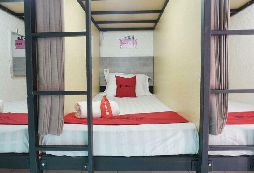 Кровать в Общей Комнате, Reddoorz Hostel @ Borobudur Street