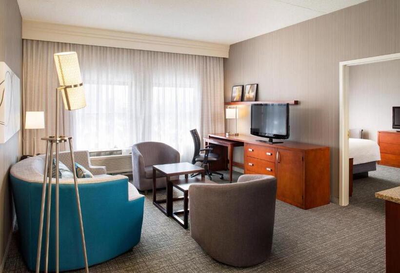 Люкс Вид на Город, Courtyard Providence Downtown