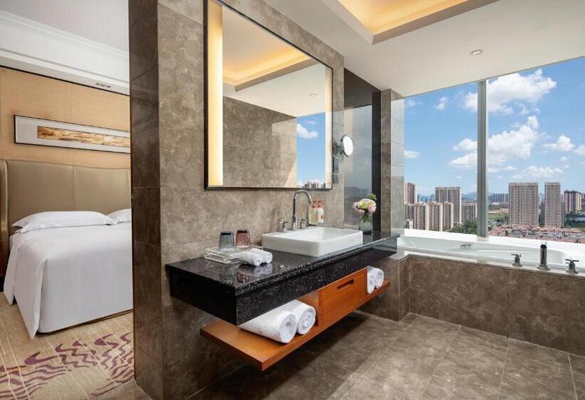 带2个双人床的标准工作室, Crowne Plaza Huizhou, An Ihg